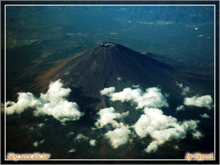 坐飛機看到的富士山 (by PipperL)